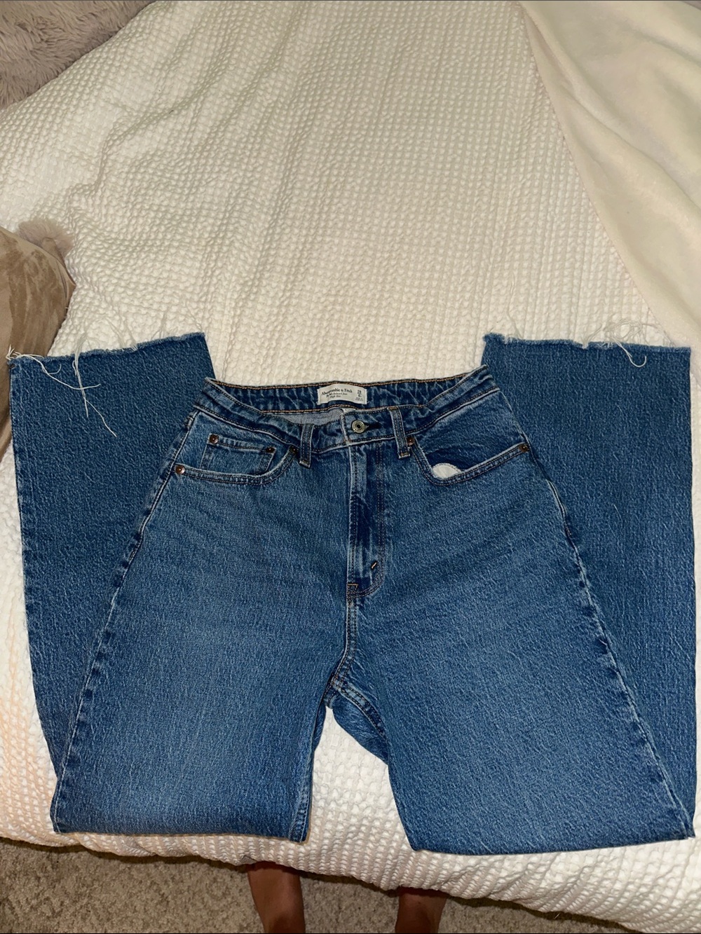 Abercrombie & Fitch 90s high rise jeans. SHORT - Picture 3 of 6